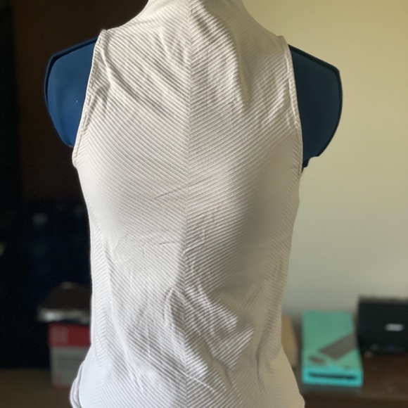 Athleta workout white top. Xs - Picture 2 of 6
